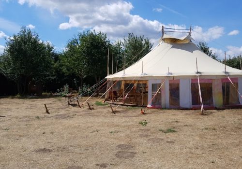 Activiteiten Tent op het erf van "Stichting De Locatie" en "Camping rr-FF-Uit"